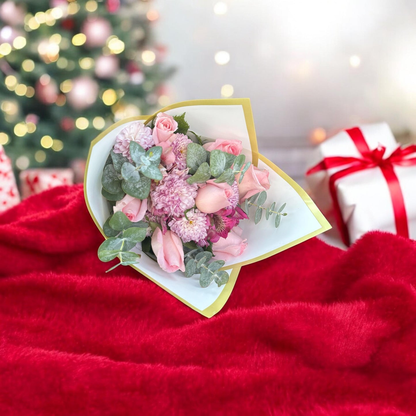 Ramo Navideño: Rosas, Crisantemos, Astromelias y Mini Dólar